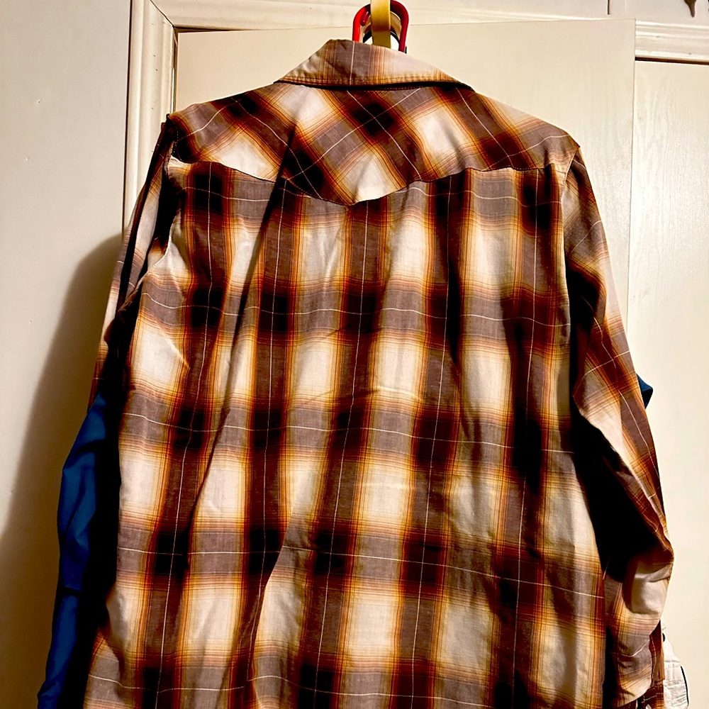 Men’s pearl snap western shirt mint condition! Beautiful shirt